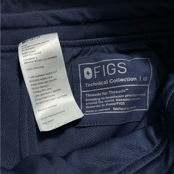 FIGS Navy Yola FreeX Skinny Scub pants - Picture 2 of 3